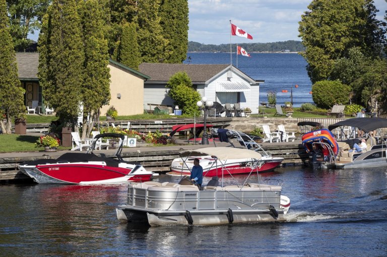 Gananoque, Ont., mayor wants to clamp down on Quebec parking scofflaws — literally | iNFOnews.ca