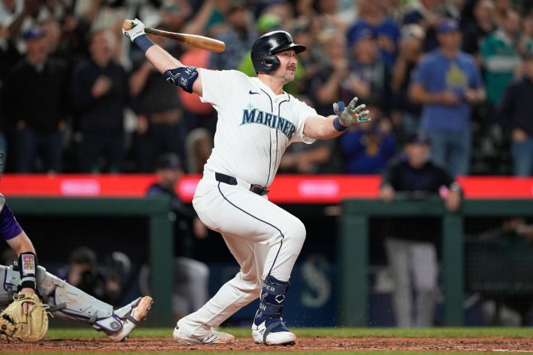 Cal Raleigh hits MLB-leading 59th and 60th homers to help the Mariners wrap up AL West | iNFOnews.ca