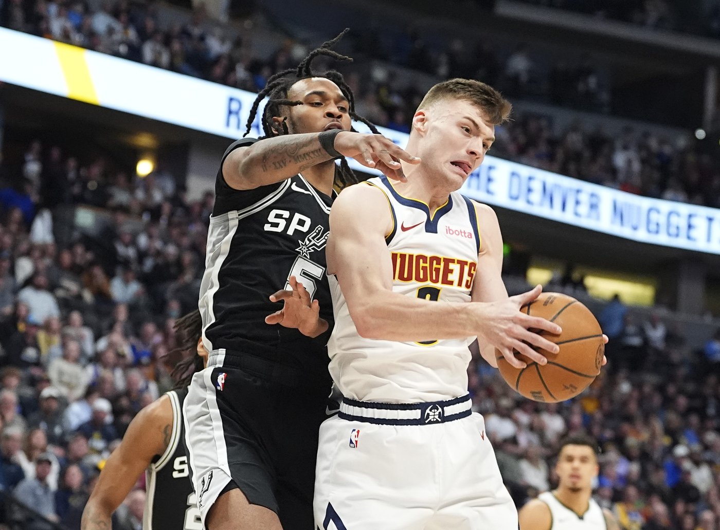 Wembanyama denies Jokic in closing seconds as Spurs beat Nuggets 113-110 | iNFOnews.ca