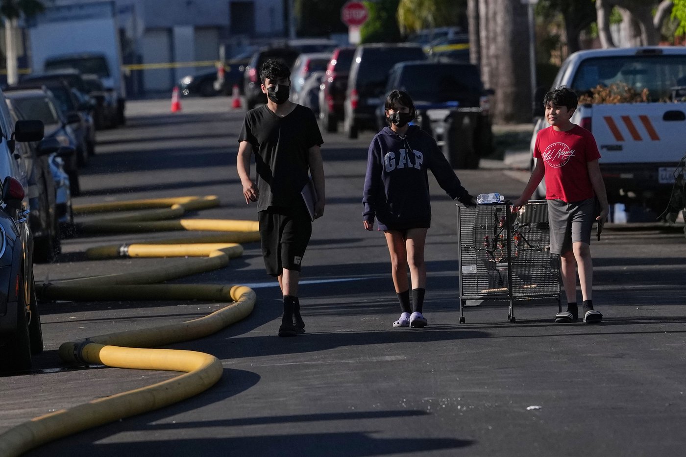 Los Angeles warehouse fire prompts shelter-in-place orders due to hazardous air | iNFOnews.ca Los Angeles warehouse fire prompts shelter-in-place orders due to hazardous air | iNFOnews.ca