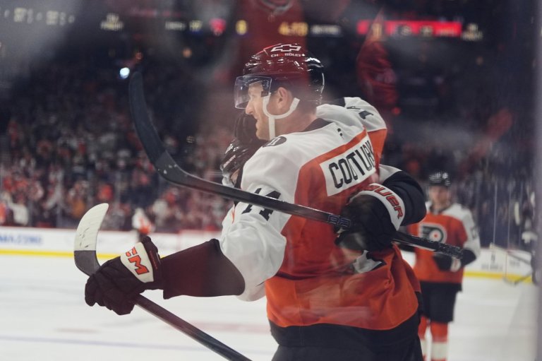 Sean Couturier's 4-point night lifts Flyers over Panthers in emotional home opener | iNFOnews.ca