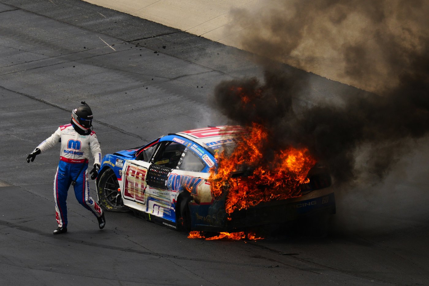 Denny Hamlin beats teammate Chase Briscoe at Dover for 2nd NASCAR All-Star Race win | iNFOnews.ca