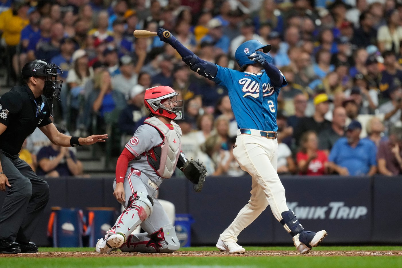Garrett Mitchell hits grand slam and MLB-best Brewers pound Reds 20-0 to clinch playoff spot | iNFOnews.ca