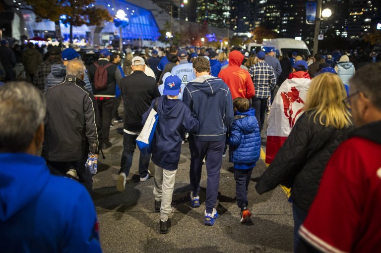 Hope turns into heartbreak for Toronto Blue Jays fans after World Series loss | iNFOnews.ca