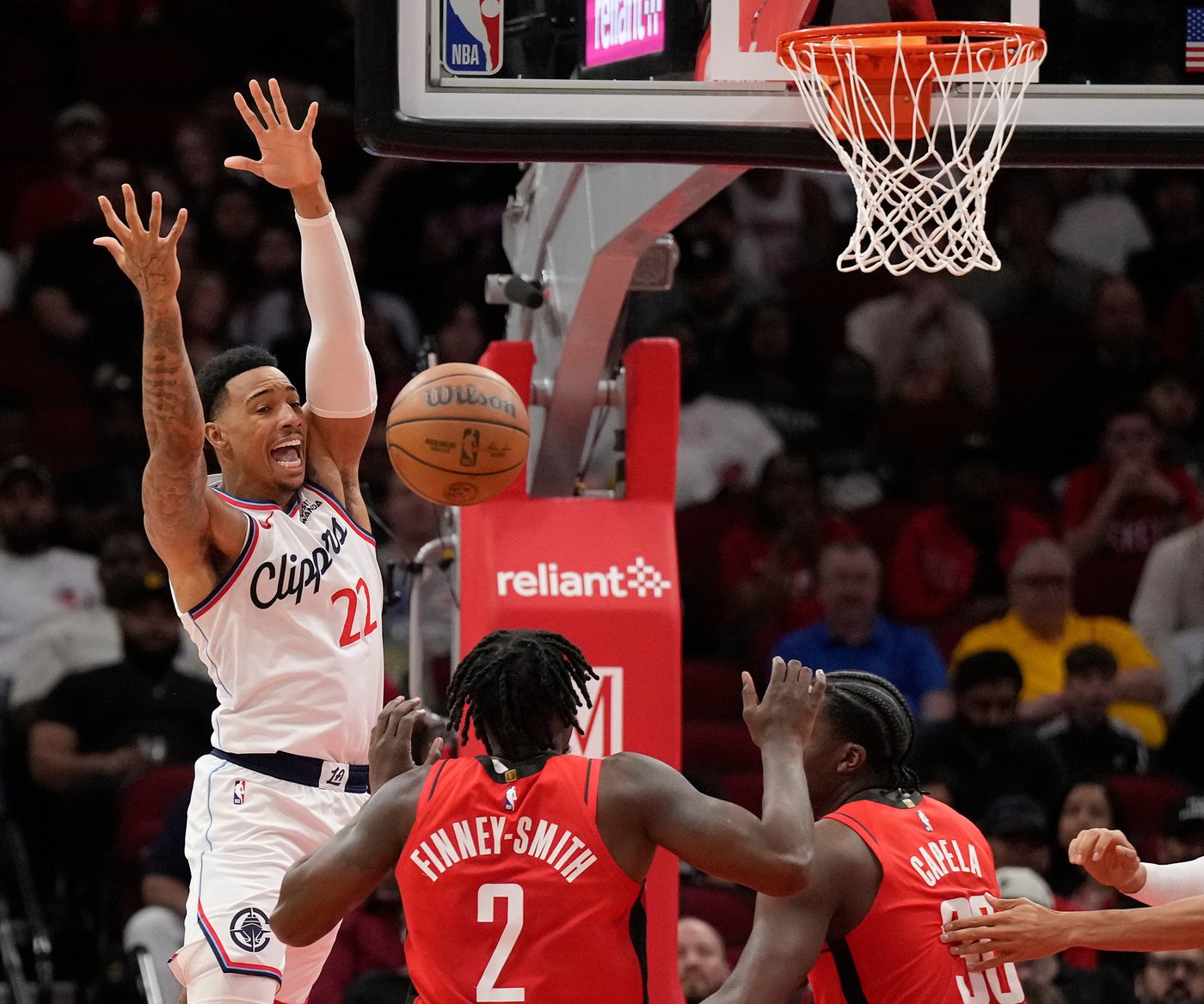 Durant's 26 points lead Rockets over Clippers 102-95 | iNFOnews.ca