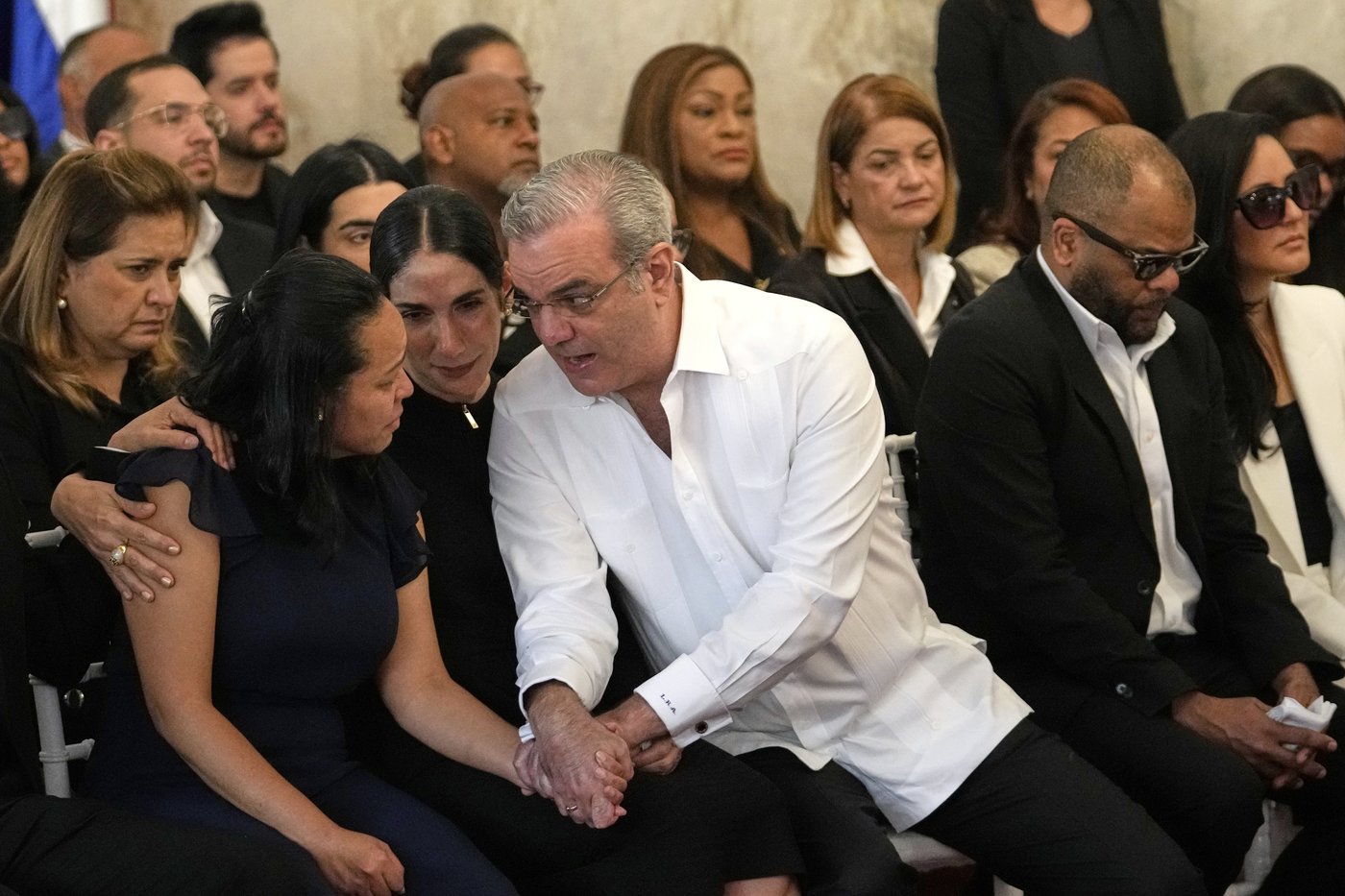 Mourners pay tribute to merengue icon Rubby Pérez, who died in the Dominican roof collapse | iNFOnews.ca
