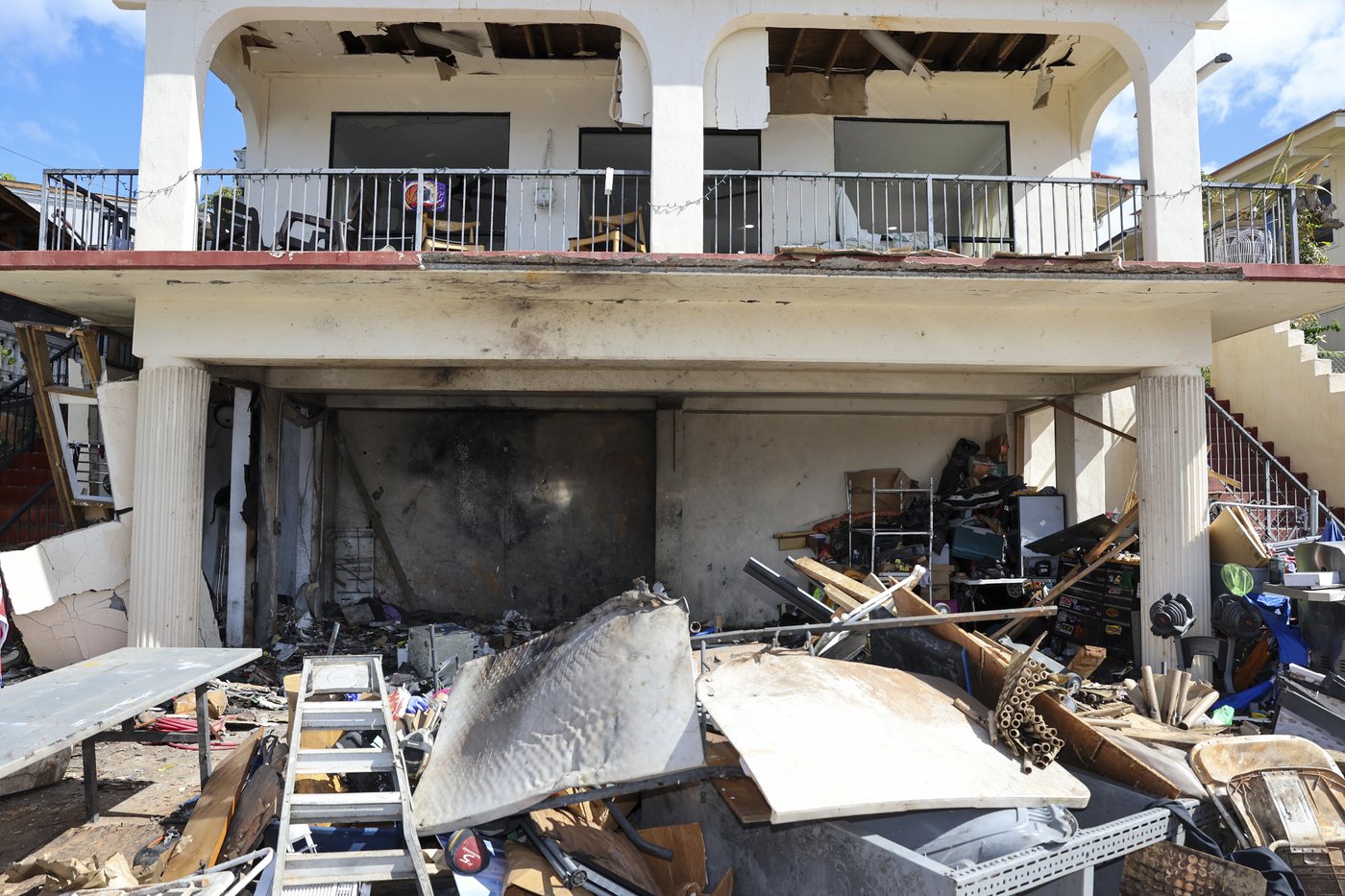 Hawaii's governor responds to deadly fireworks blast with proposed $300 fines, more prison time | iNFOnews.ca Hawaii's governor responds to deadly fireworks blast with proposed $300 fines, more prison time | iNFOnews.ca