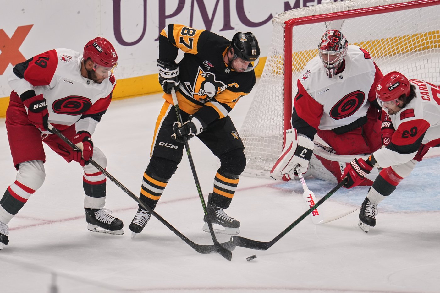 Hurricanes score 3 times on the power play in a 5-1 win over the Penguins | iNFOnews.ca