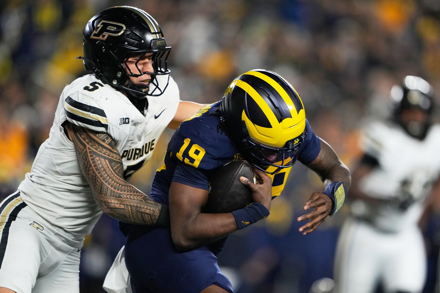 Jordan Marshall runs for 185 yards and 3 TDs to help No. 21 Michigan hold off Purdue for 21-16 win | iNFOnews.ca