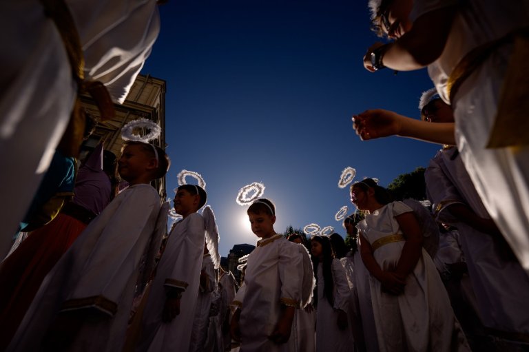 Bucharest’s Little Angels’ Parade brings children to the streets, in photos | iNFOnews.ca