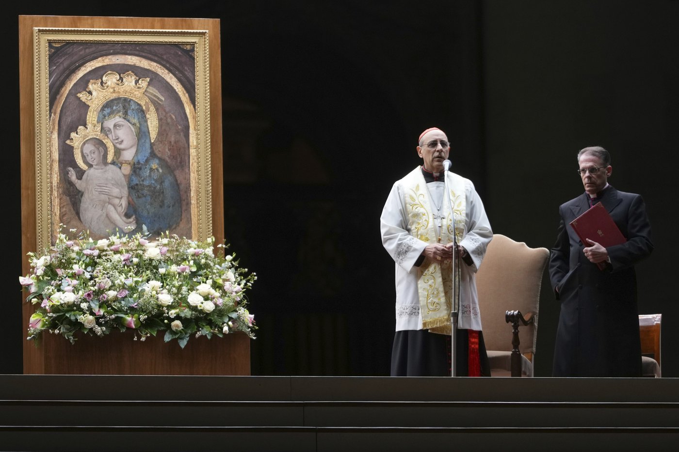 Pope had coughing fit, inhaled vomit and now requires assisted ventilation, Vatican says | iNFOnews.ca