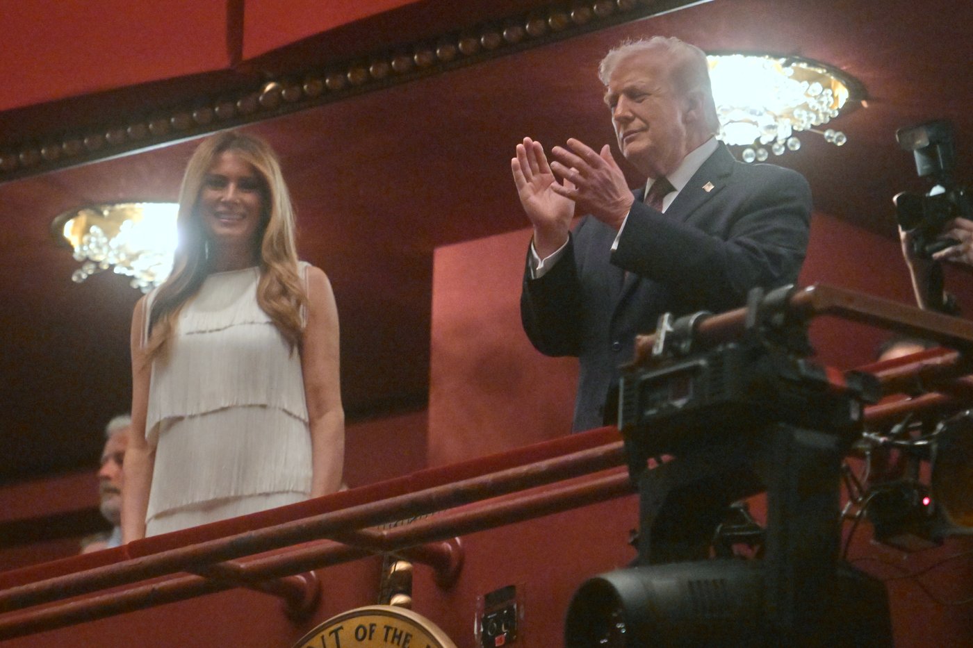Trump mostly cheered while attending opening night of 'Chicago' at the Kennedy Center | iNFOnews.ca