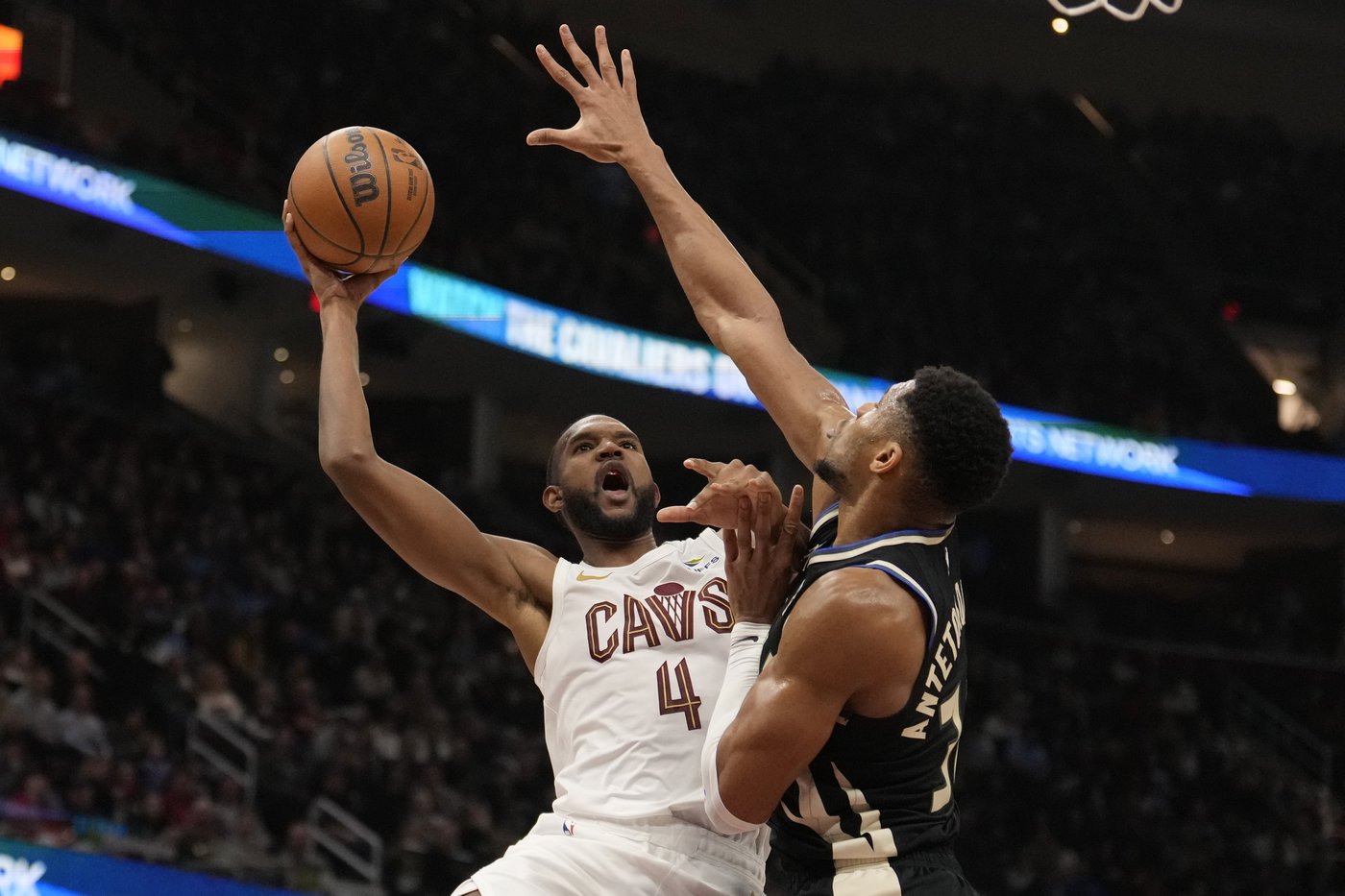 Donovan Mitchell scores 27 as Cavs improve to 15-1 at home, roll over NBA Cup champion Bucks 124-101 | iNFOnews.ca