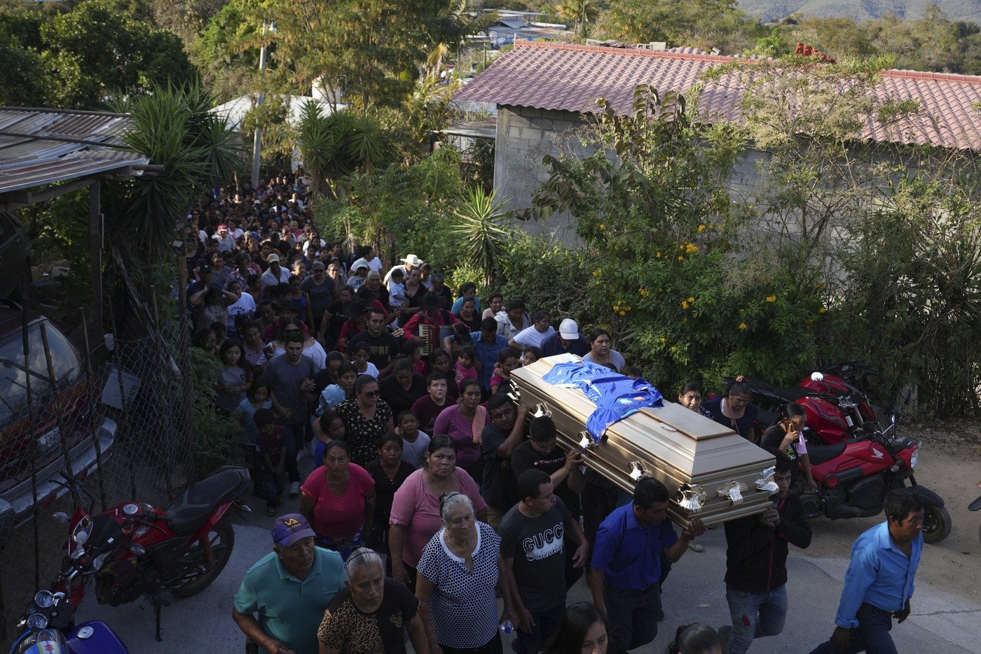 Families bid farewell to victims of Guatemala bus crash | iNFOnews.ca