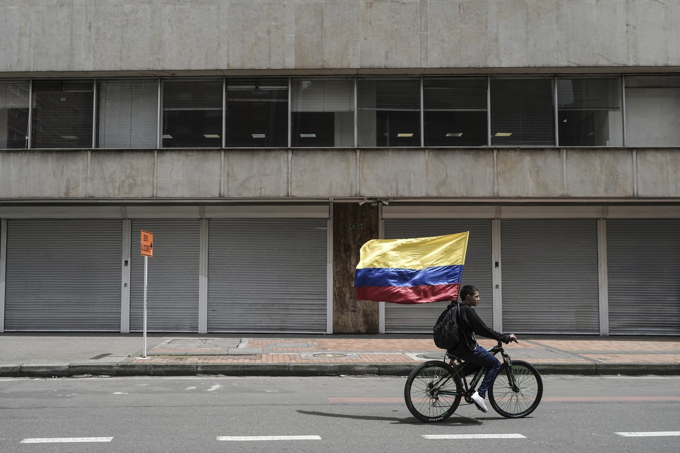 Colombia's president bypasses lawmakers and issues decree to let voters decide on labor reform | iNFOnews.ca