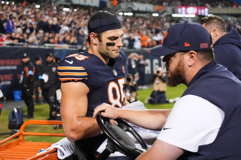 Cole Kmet sidelined by season-ending knee injury, testing tight end depth for the Chicago Bears | iNFOnews.ca
