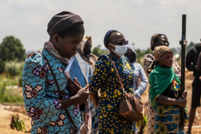 Mourners bury a 6-month-old Ebola victim, marking third orphanage death as Congo outbreak spreads | iNFOnews.ca