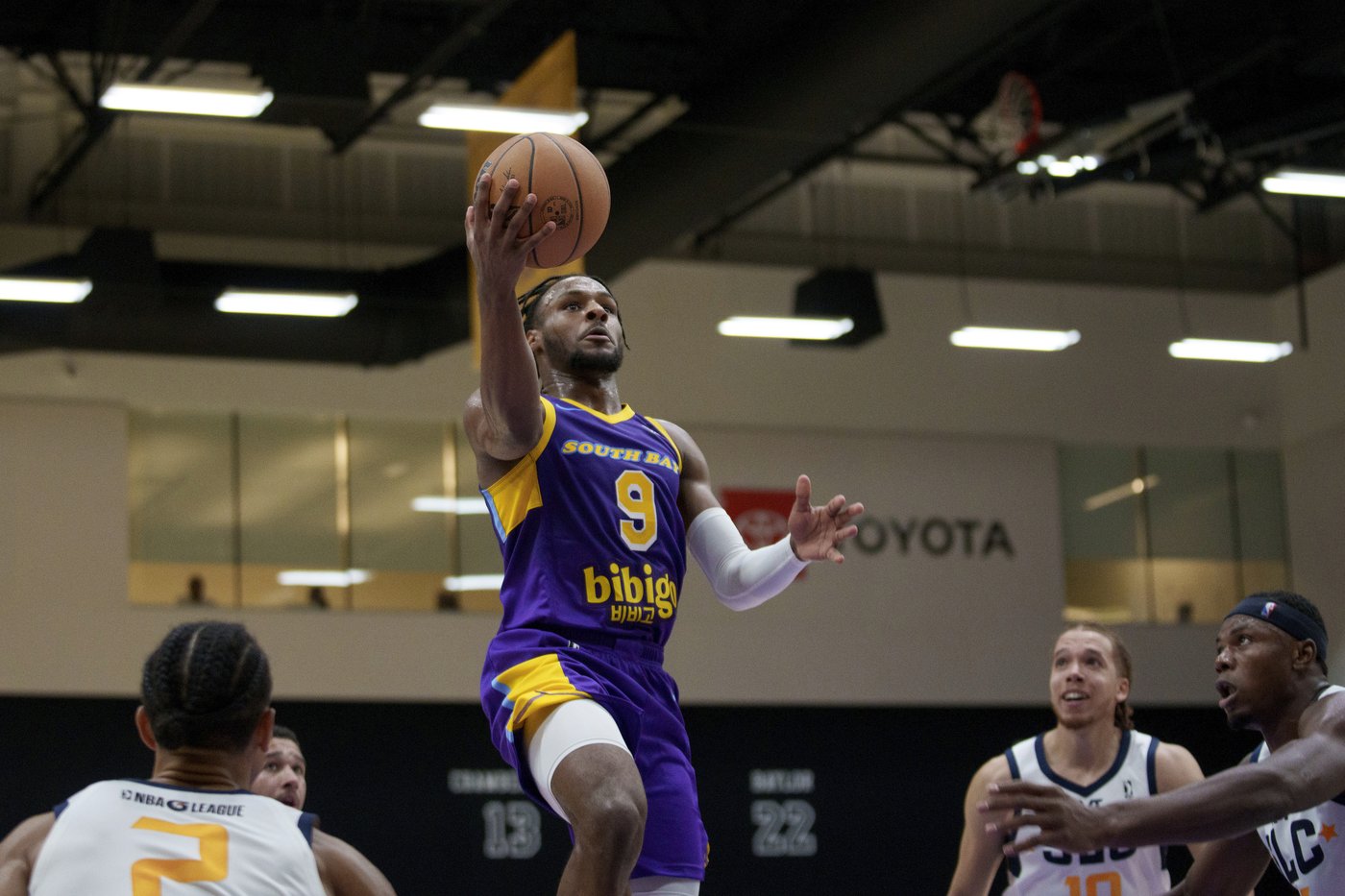 Bronny James scores 6 points in first G-League game as LeBron, Lakers teammates watch courtside | iNFOnews.ca Bronny James scores 6 points in first G-League game as LeBron, Lakers teammates watch courtside | iNFOnews.ca