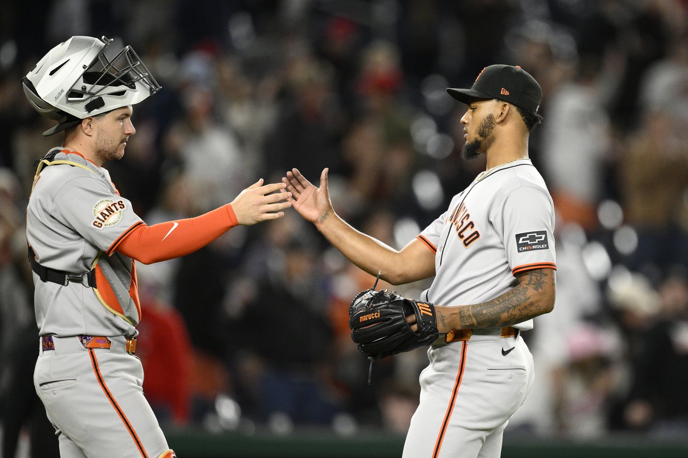 Roupp pitches into seventh inning, Giants beat Nationals 4-0 | iNFOnews.ca