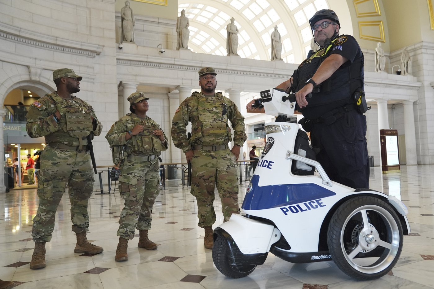 Trump administration agrees to keep DC police chief in place, but with immigration enforcement order | iNFOnews.ca