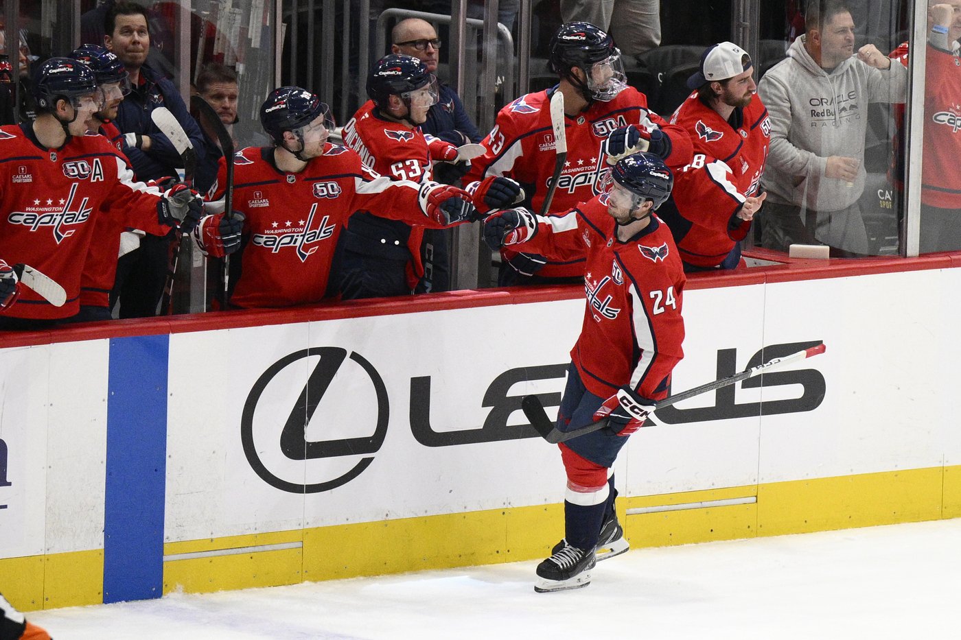 Charlie Lindgren shines with a windmill save as the Capitals beat the Hurricanes 3-1 | iNFOnews.ca Charlie Lindgren shines with a windmill save as the Capitals beat the Hurricanes 3-1 | iNFOnews.ca