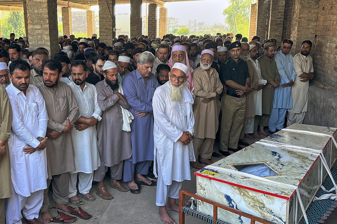 Pakistani forces end 20-hour standoff with militants in the northwest | iNFOnews.ca