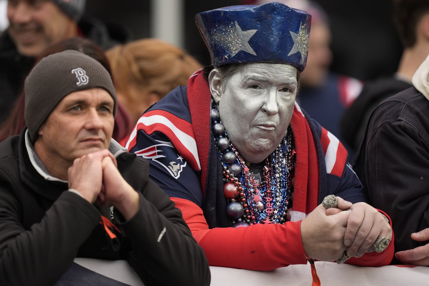 Drake Maye returns after a hit to the head, but same problems persist in Patriots' loss to Chargers | iNFOnews.ca