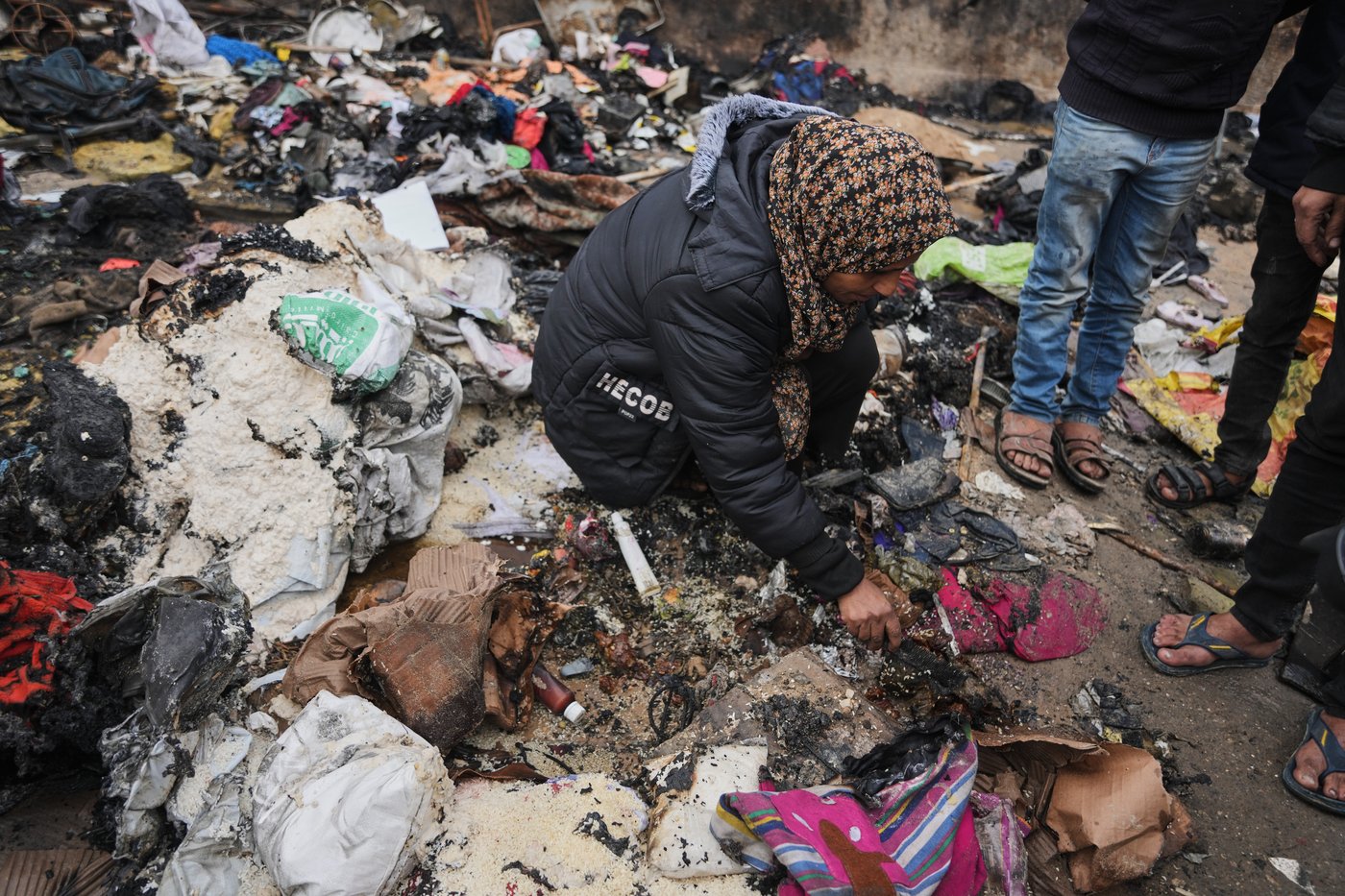 Grandmother and grandson burn to death in Gaza tent while cooking; Jolie visits Rafah crossing | iNFOnews.ca Grandmother and grandson burn to death in Gaza tent while cooking; Jolie visits Rafah crossing | iNFOnews.ca