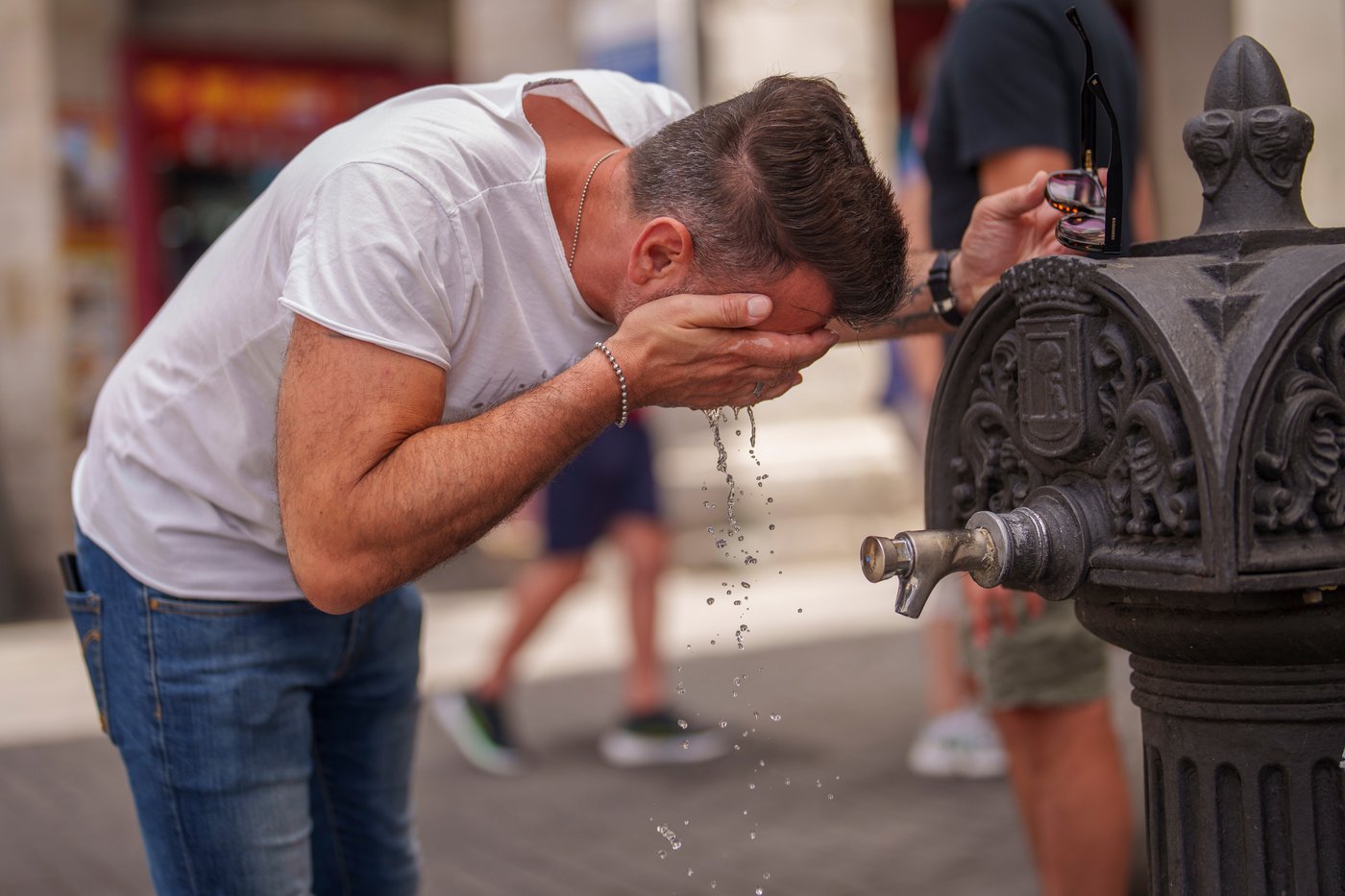 Here's how to avoid heat-related illnesses and stay cool this summer | iNFOnews.ca