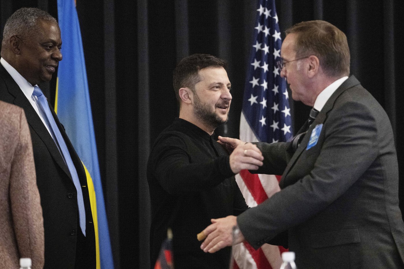 Zelenskyy and Austin use their final meeting to press Trump to keep supporting Ukraine | iNFOnews.ca