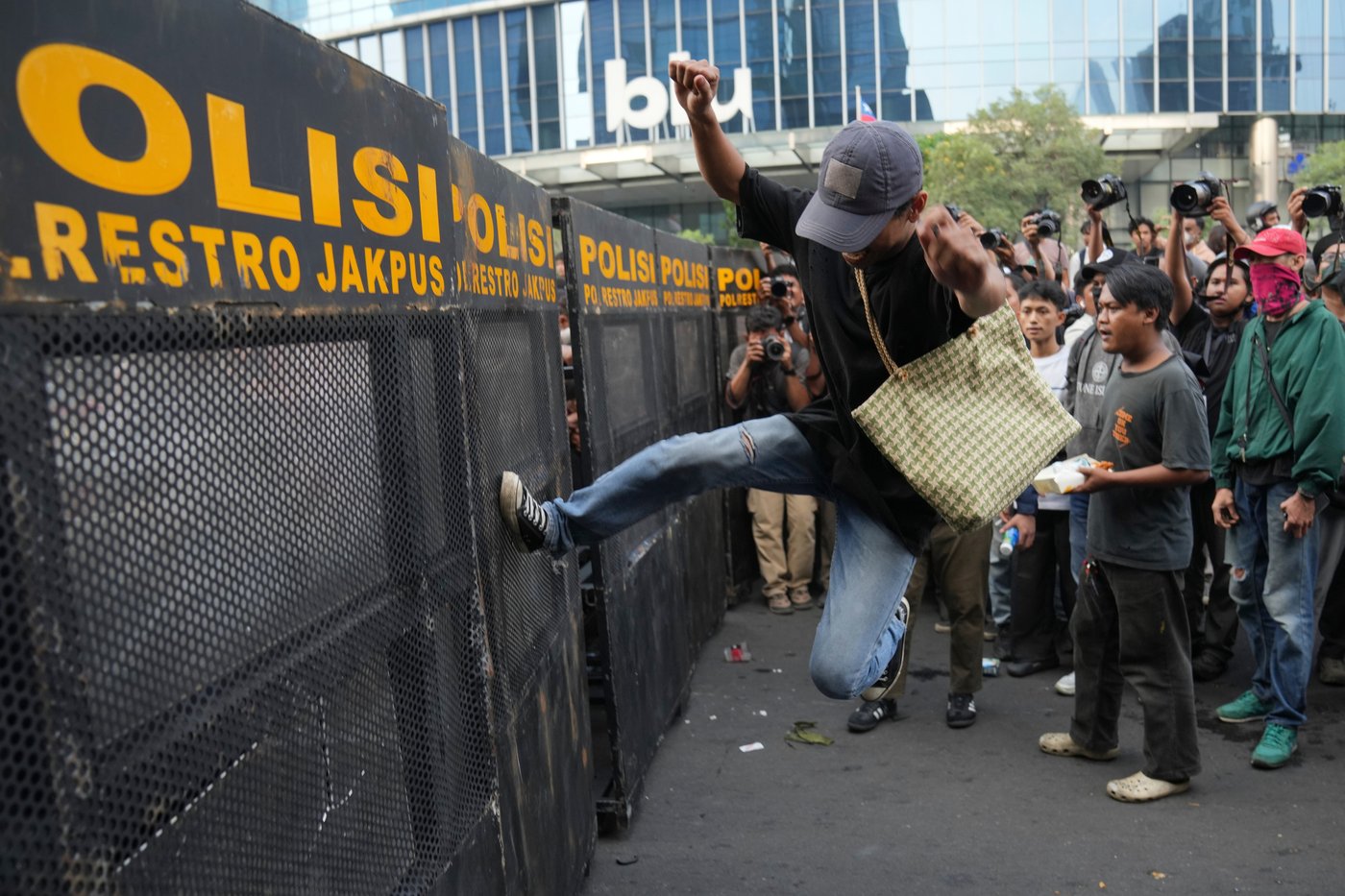 Indonesian students protest government policies as economic pressures grow | iNFOnews.ca Indonesian students protest government policies as economic pressures grow | iNFOnews.ca