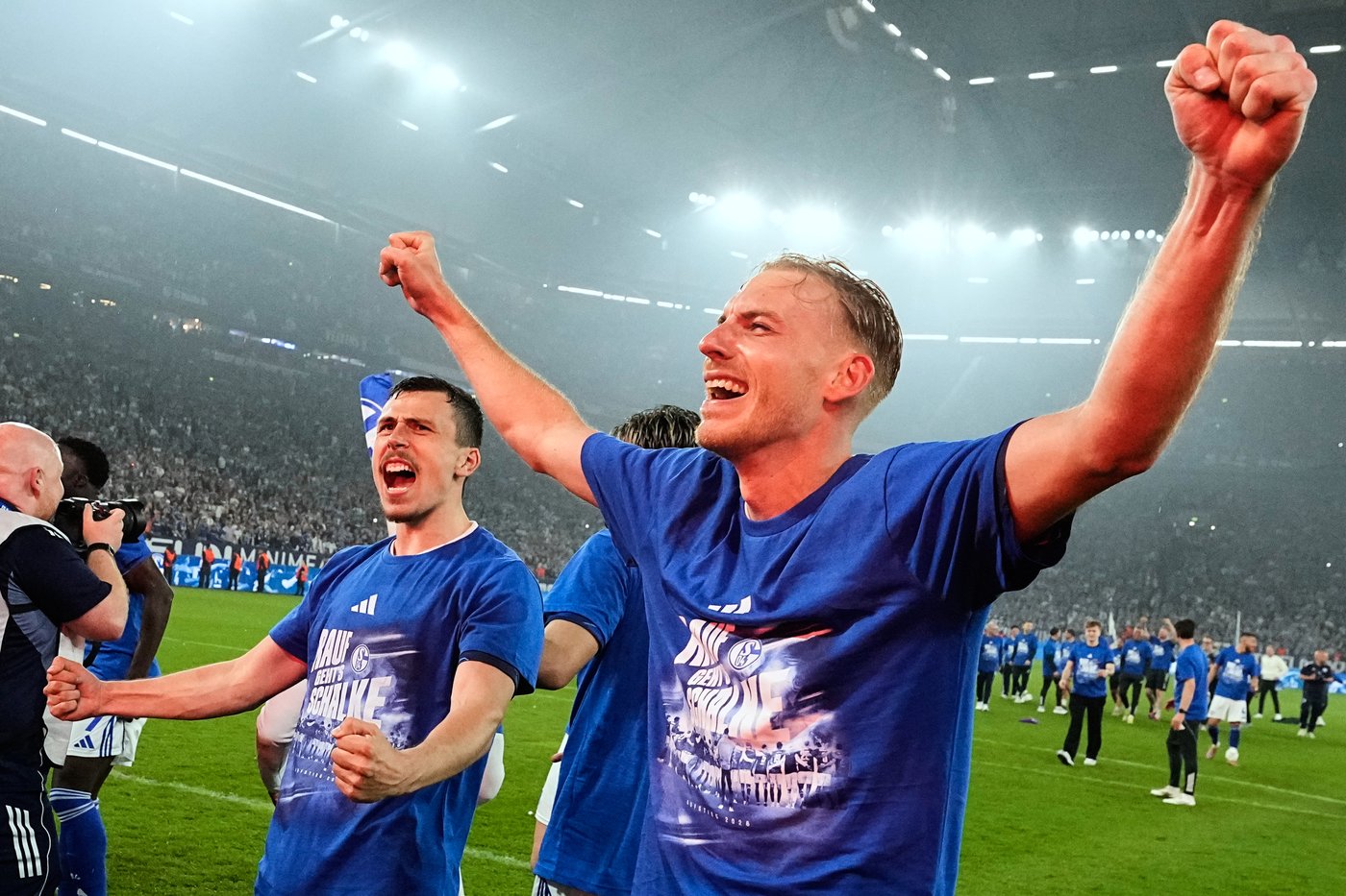 Schalke wins Germany’s second division a day after getting promoted back to the Bundesliga | iNFOnews.ca