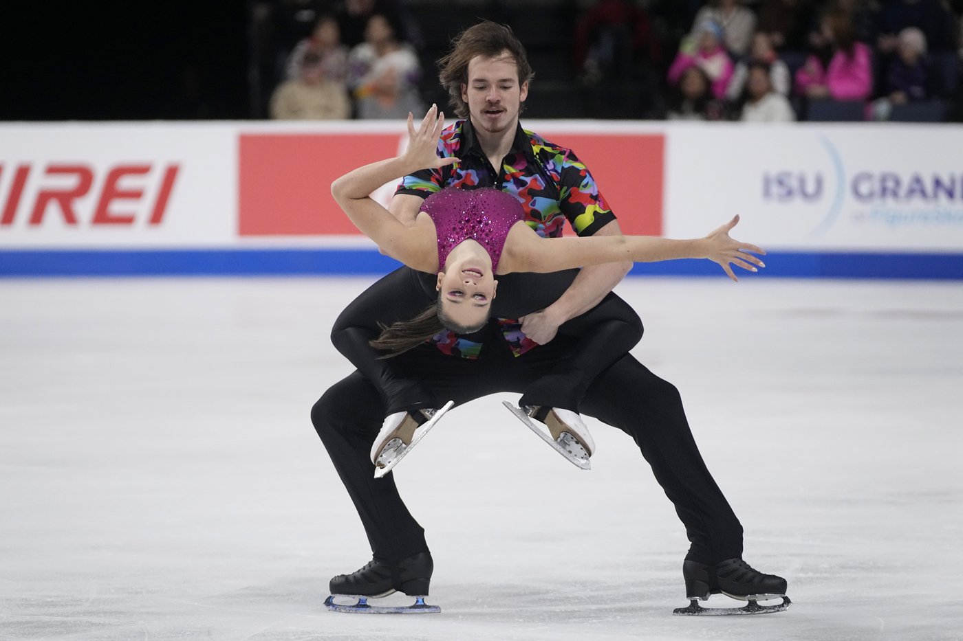 US skaters Isabeau Levito, Bradie Tennell lead after short program at season-opening Skate America | iNFOnews.ca