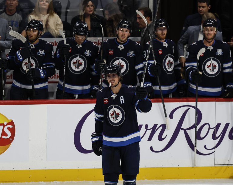 Jets' Scheifele soaks up milestone moment in 4-1 win over Predators | iNFOnews.ca