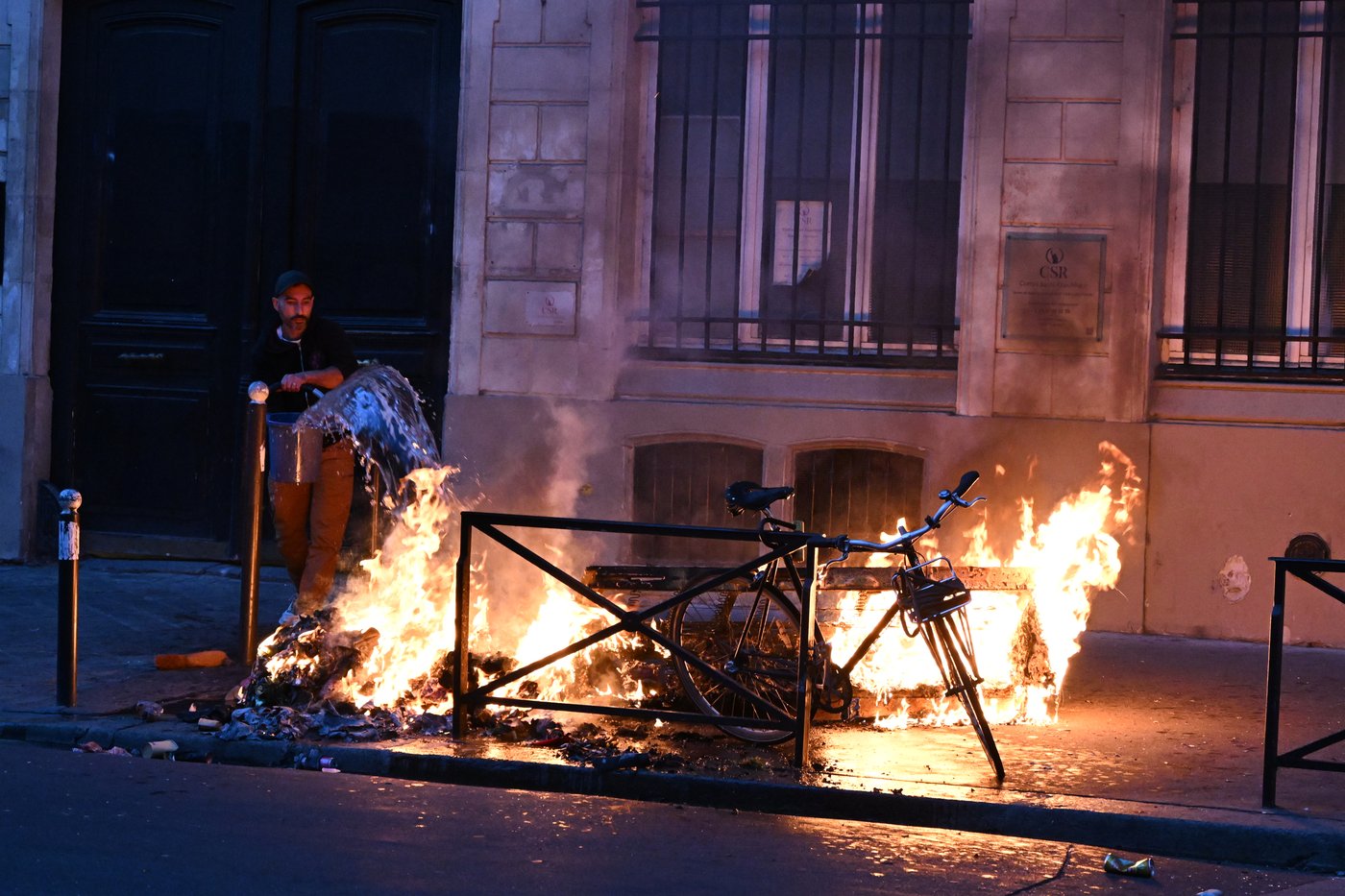 Macron rejects interior minister’s resignation as rioting and looting expose policing failures | iNFOnews.ca Macron rejects interior minister’s resignation as rioting and looting expose policing failures | iNFOnews.ca