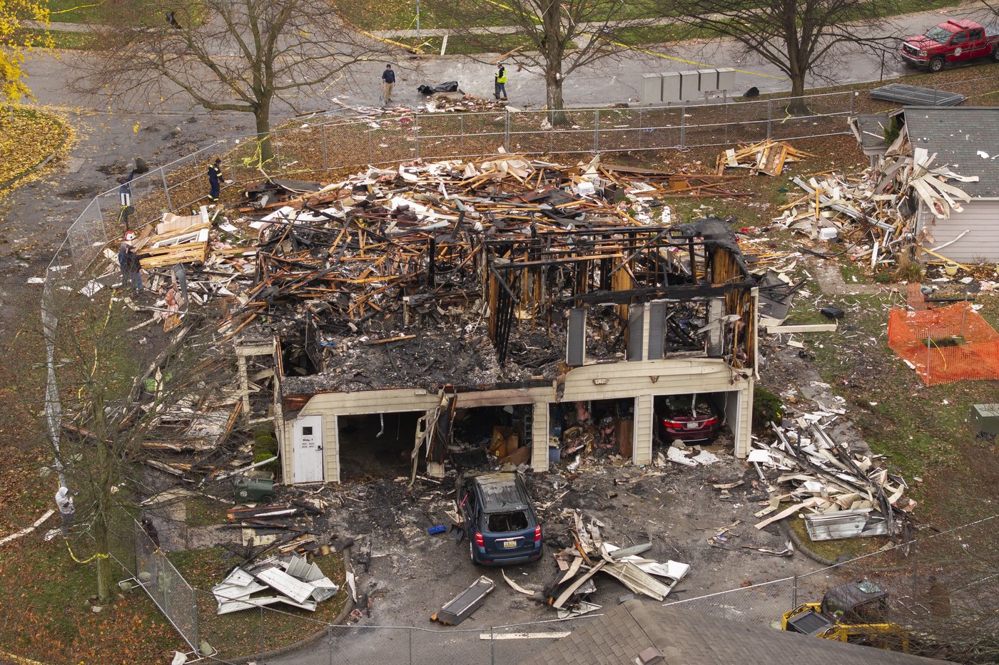 Explosion rocks condominium in Detroit suburb, sparking fires and injuring 2 | iNFOnews.ca Explosion rocks condominium in Detroit suburb, sparking fires and injuring 2 | iNFOnews.ca