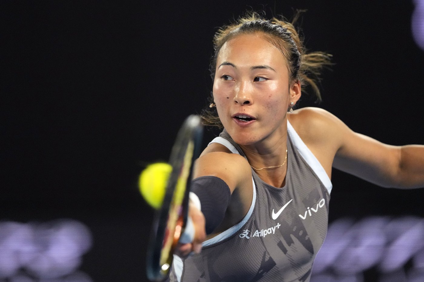Australian Open: Olympic champ Zheng Qinwen starts her bid for another final on a rainy Day 1 | iNFOnews.ca Australian Open: Olympic champ Zheng Qinwen starts her bid for another final on a rainy Day 1 | iNFOnews.ca