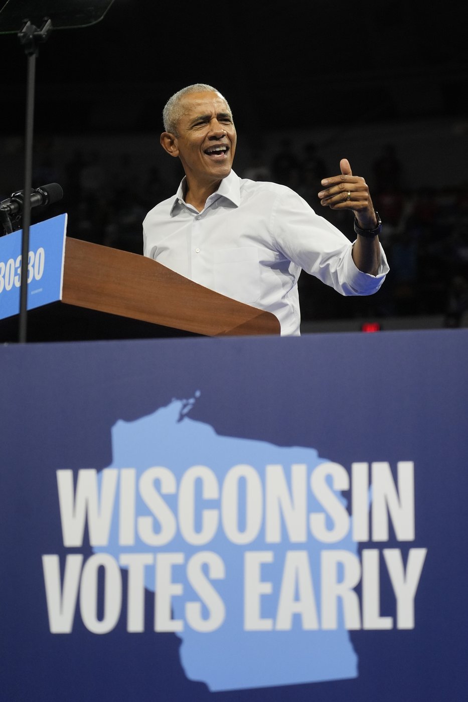 Obama and Walz urge Democrats to vote early in battleground Wisconsin | iNFOnews.ca