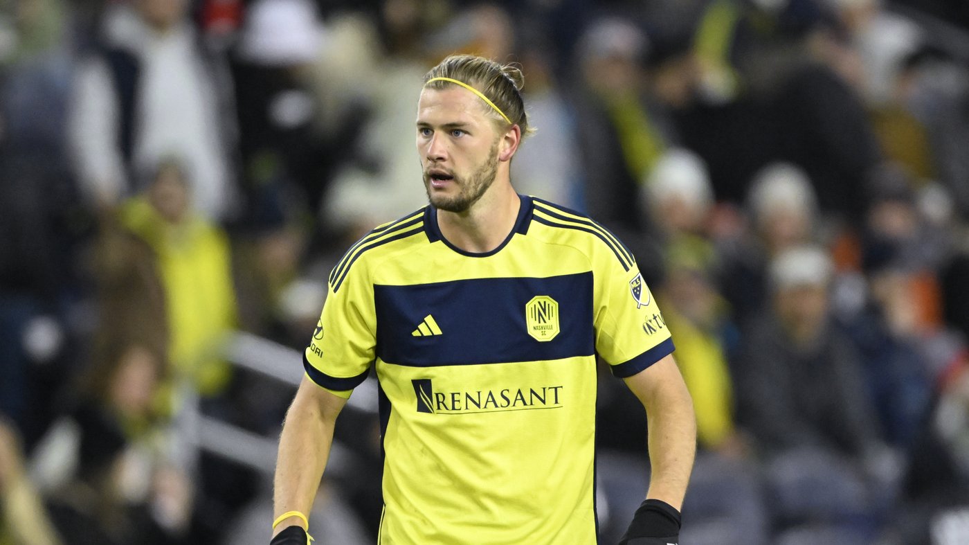 Toronto FC bolsters backline by signing veteran centre back Walker Zimmerman | iNFOnews.ca