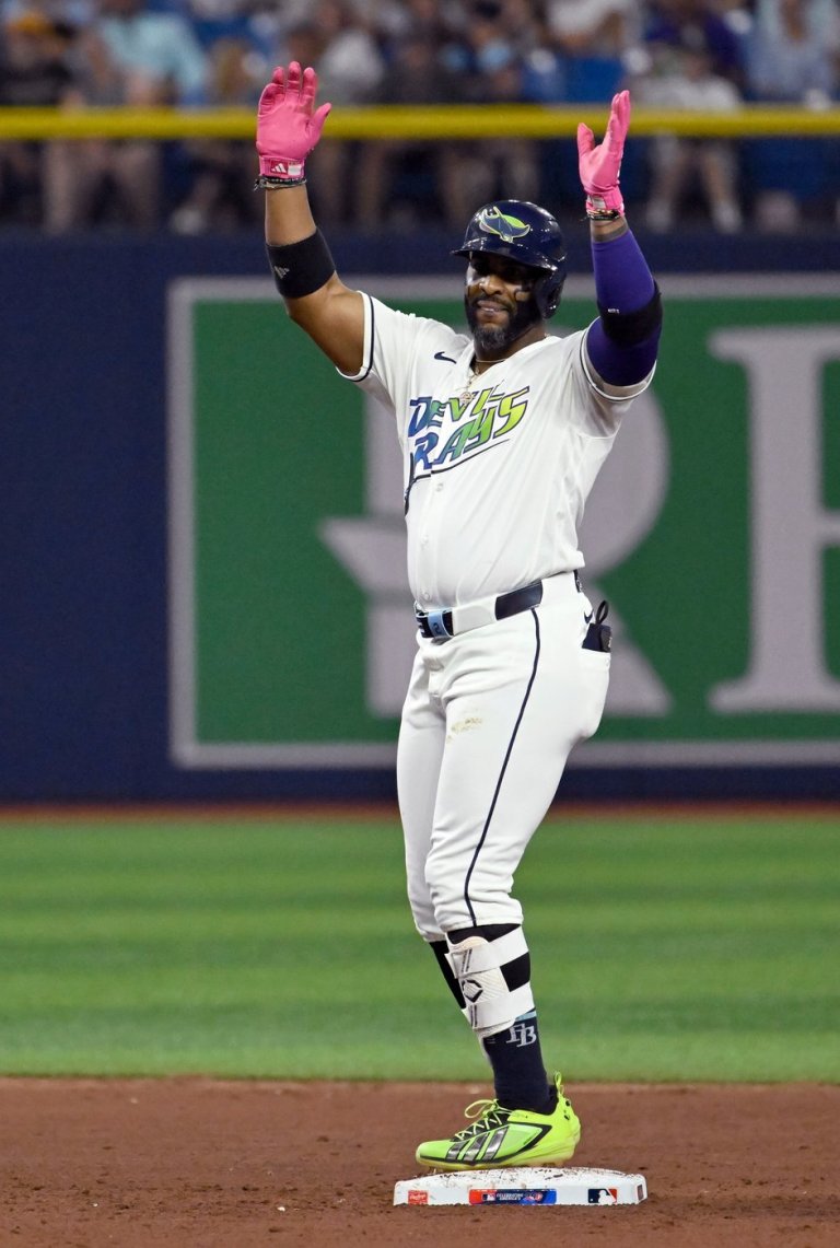 Rays DH Yandy Diaz injures his shoulder in game vs. Diamondbacks, is considered day to day | iNFOnews.ca