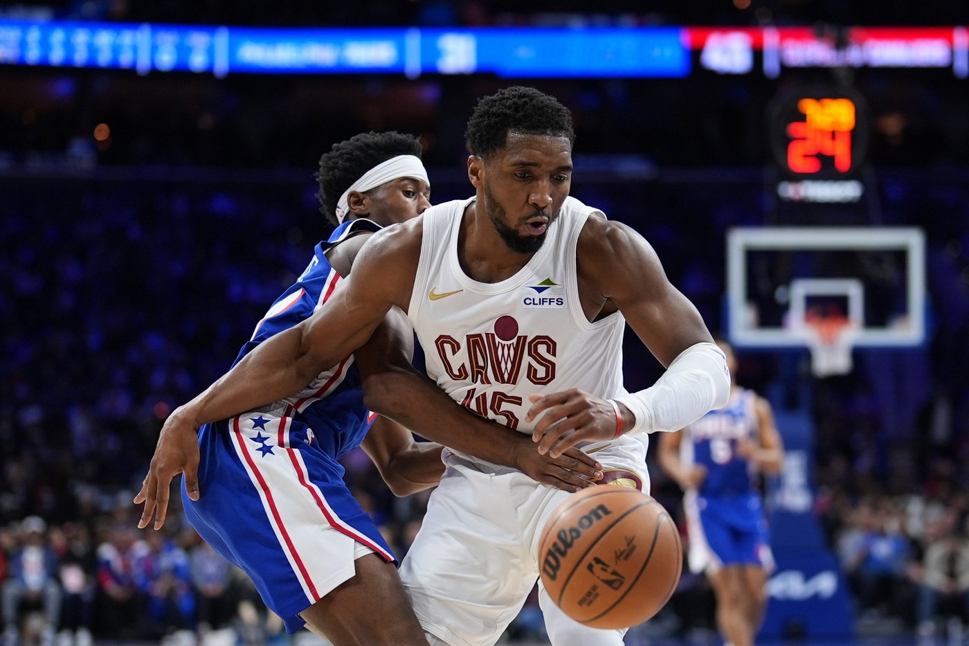 Mitchell has 35 points to power Cavs past 76ers 133-107 but Garland exits with foot injury | iNFOnews.ca