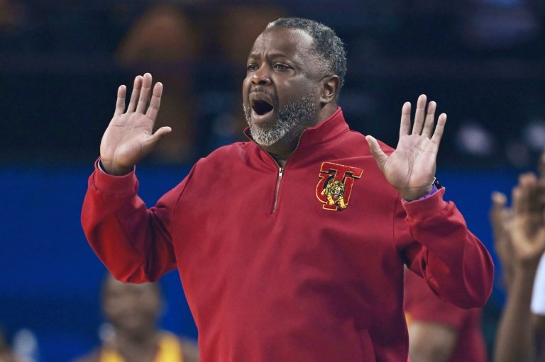 Tuskegee coach Benjy Taylor sues Morehouse after being handcuffed and escorted off court | iNFOnews.ca