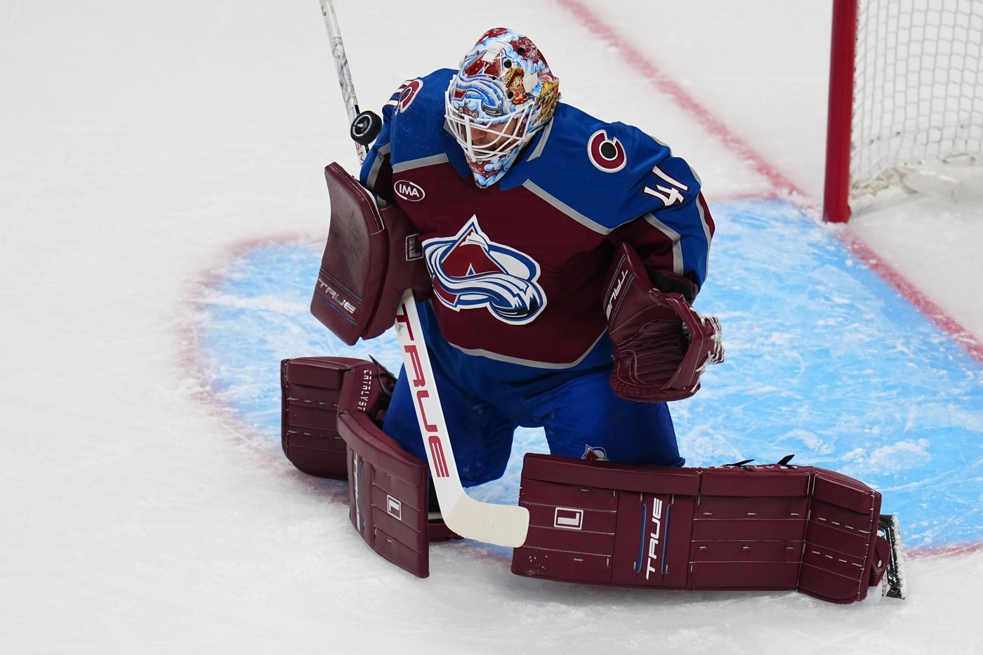 Wedgewood sharp in net, O'Connor scores 1st goal in a year as Avs beat Kings 2-1 in Game 1 | iNFOnews.ca