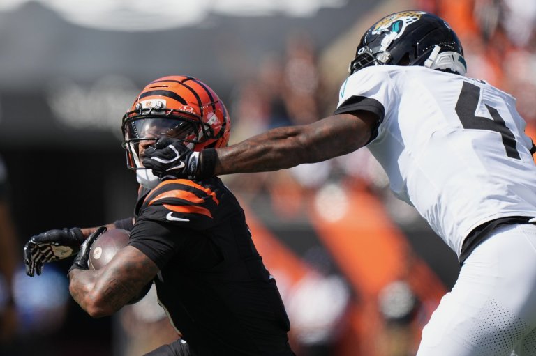 Bengals' Ja'Marr Chase out because of a concussion after 2nd-quarter hit vs. Jaguars | iNFOnews.ca