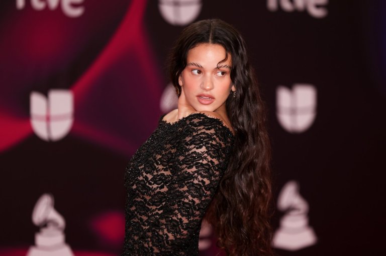 Pandemonium at pop star Rosalía's flash mob prompts criticism from Madrid's mayor | iNFOnews.ca