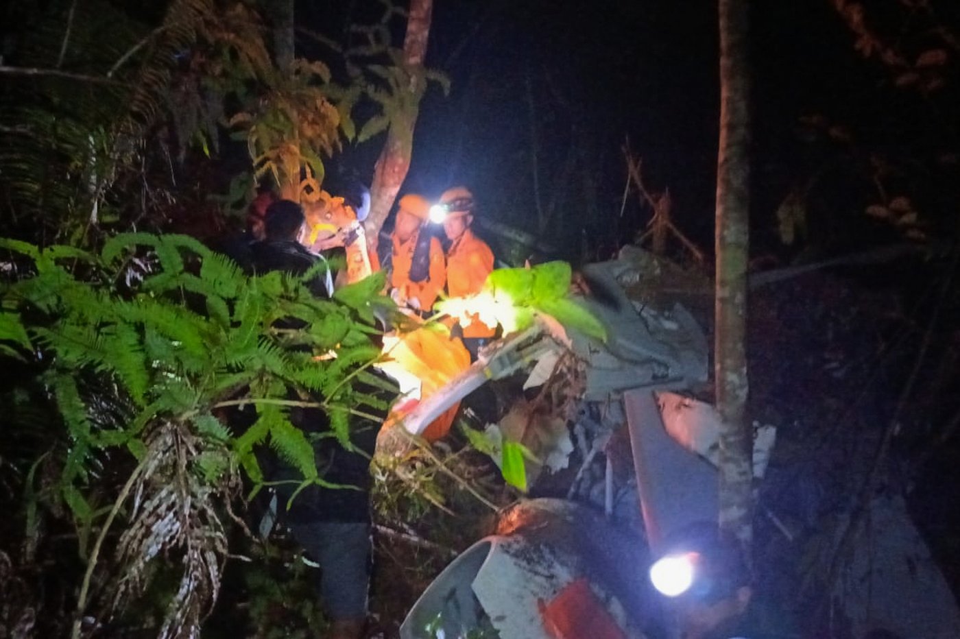Helicopter crash on Indonesia's Borneo island kills 8 | iNFOnews.ca