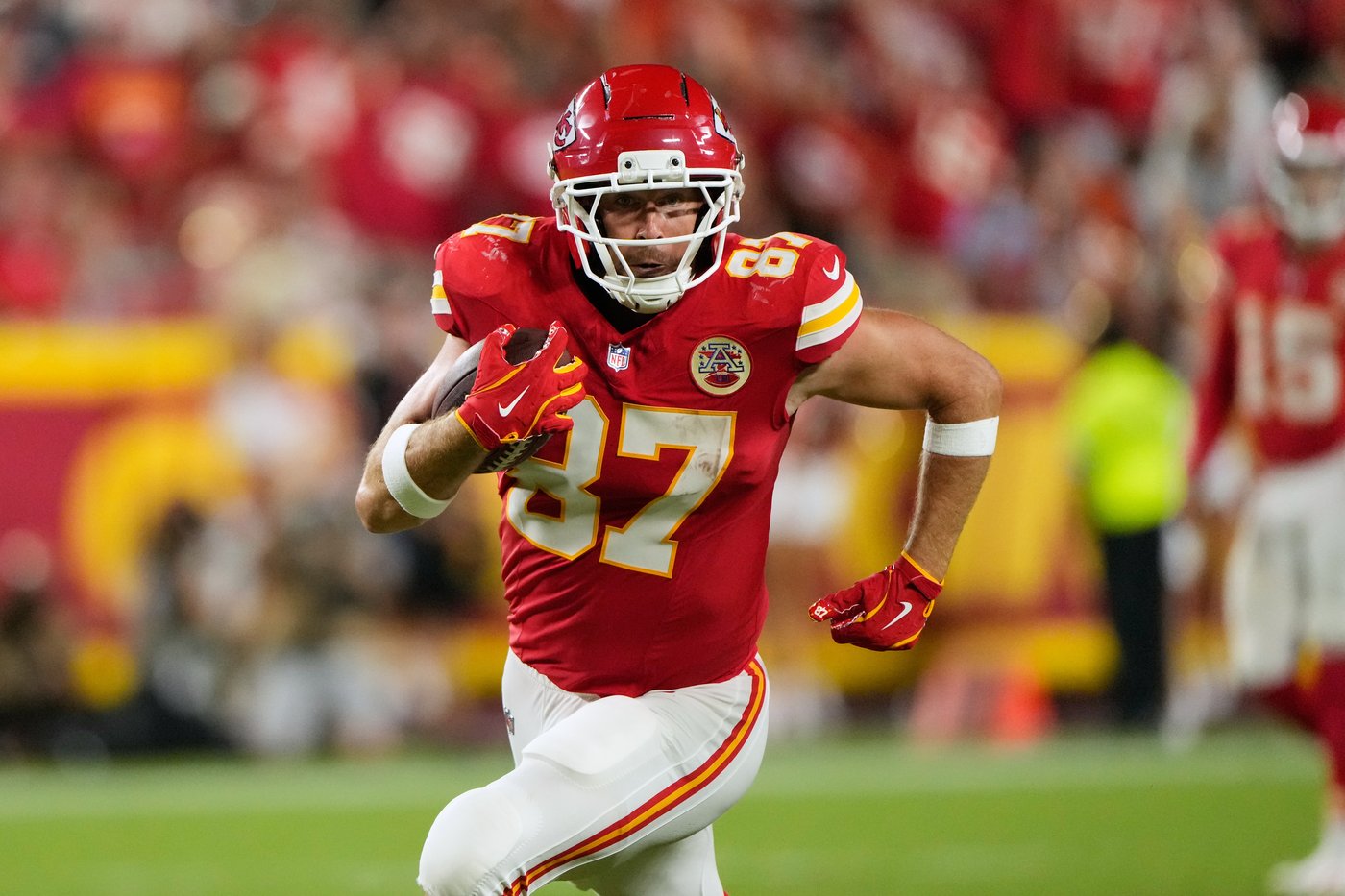 A 1930s 'Heisman' shovel pass sets tone for Chiefs' 31-10 win over Denver, and maybe for the season | iNFOnews.ca