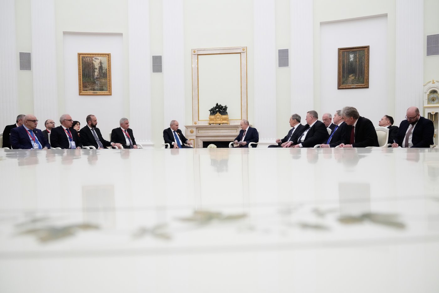 Putin warns Armenia it can't be both a member of EU and Russia-led economic bloc | iNFOnews.ca Putin warns Armenia it can't be both a member of EU and Russia-led economic bloc | iNFOnews.ca