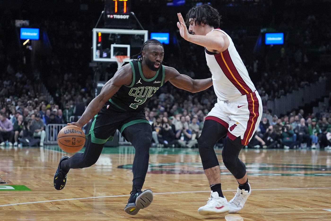 Brown scores 29, Pritchard adds 25 bench points to lead Celtics past Heat 108-89 | iNFOnews.ca Brown scores 29, Pritchard adds 25 bench points to lead Celtics past Heat 108-89 | iNFOnews.ca
