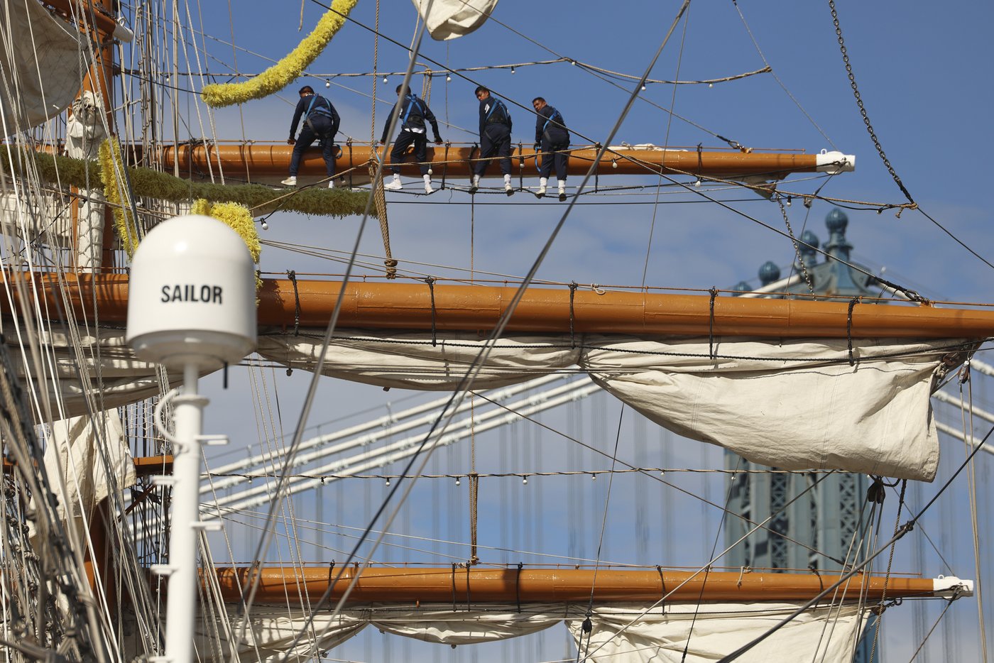 Turbulent waters may have contributed to Mexican tall ship's crash into Brooklyn Bridge | iNFOnews.ca Turbulent waters may have contributed to Mexican tall ship's crash into Brooklyn Bridge | iNFOnews.ca